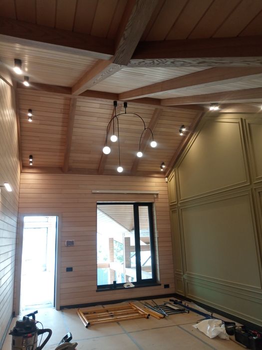 Монтаж міжкімнатних  дверей та плінтуса