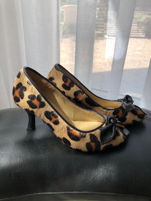 Buty skórzane na obcasie w panterkę 38