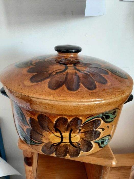 Tacho de Madeira, pintado à mão, em barro. Pode ir ao Forno