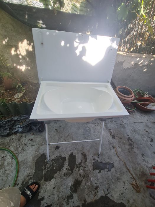 Banheira com muda-fraldas portátil da marca Plastimyr