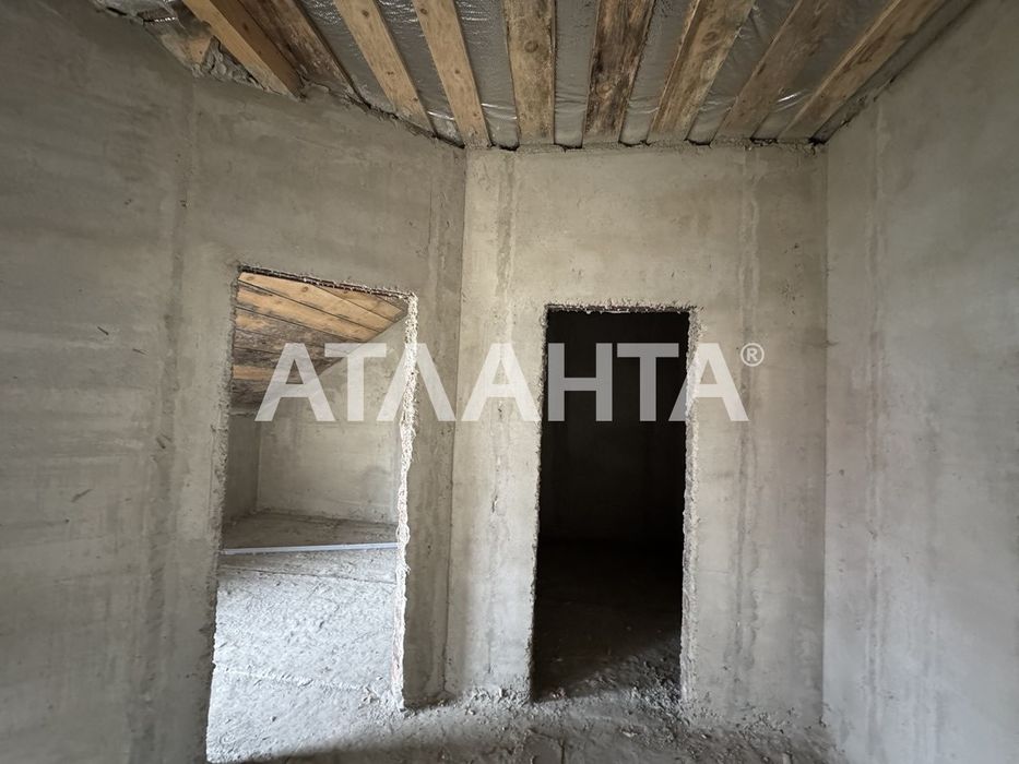 Продається двоповерховий котедж із власною земельною ділянкою!