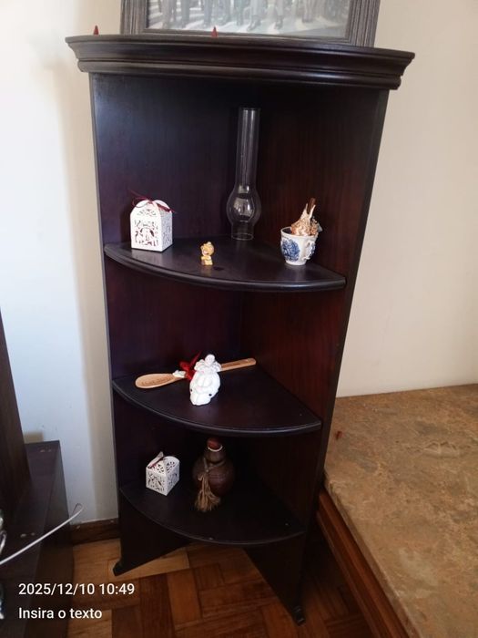 1 Estante e  2 armários de sala