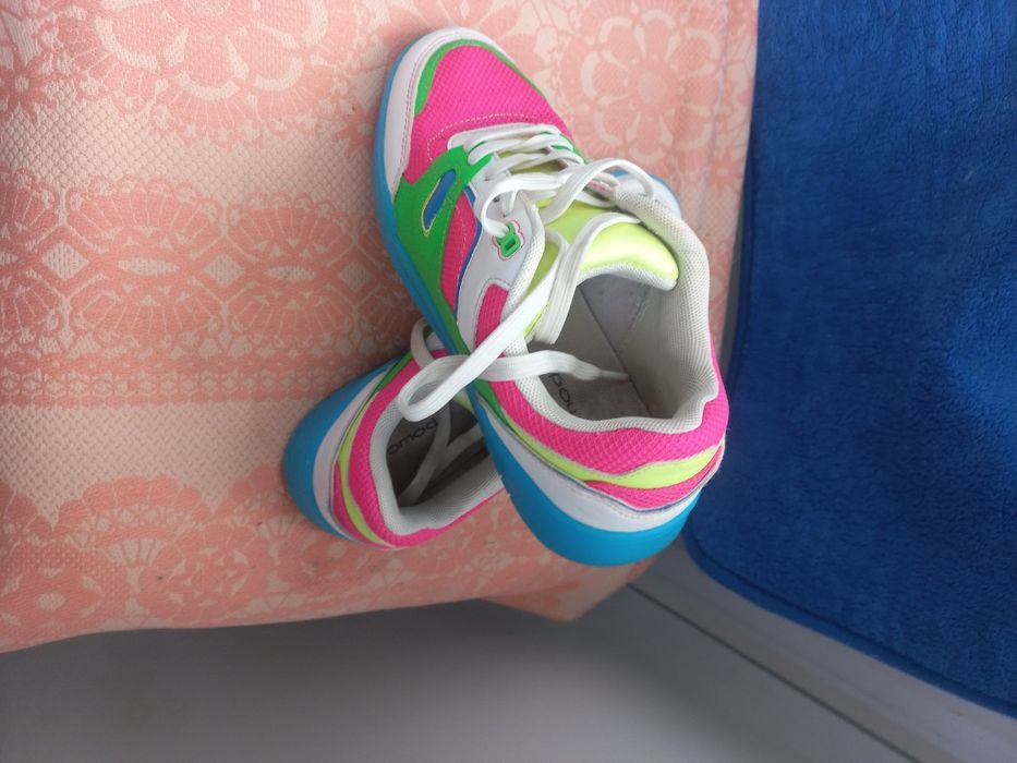 Крассовки женские  40 размер