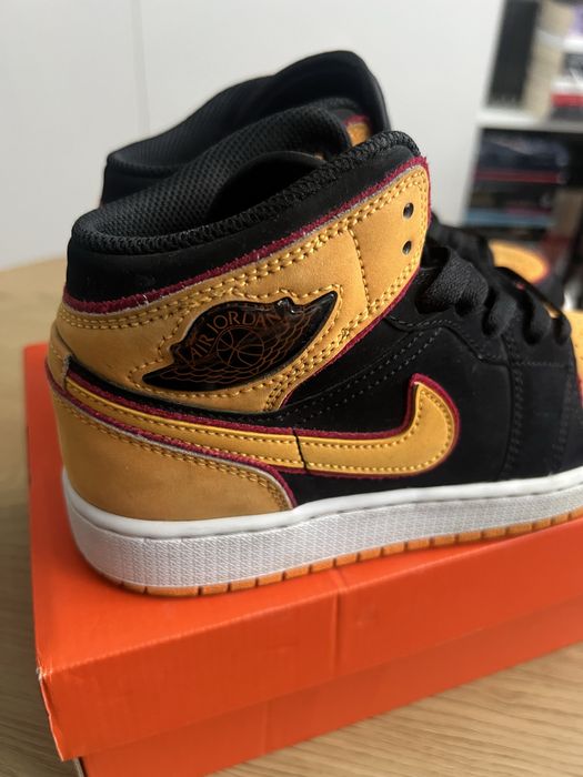 Jordan Brand Air Jordan 1 Mid SE "Black Vivid Orange