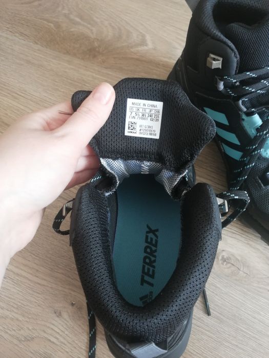 .. Черевики adidas..