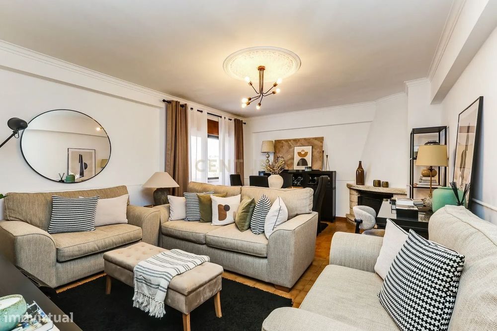 Apartamento T3 Renovado no Cacém com arrecadação — Agualva E Mira-Sintra, Lisboa