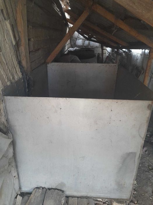 Кубiчний бак з нержавiйки