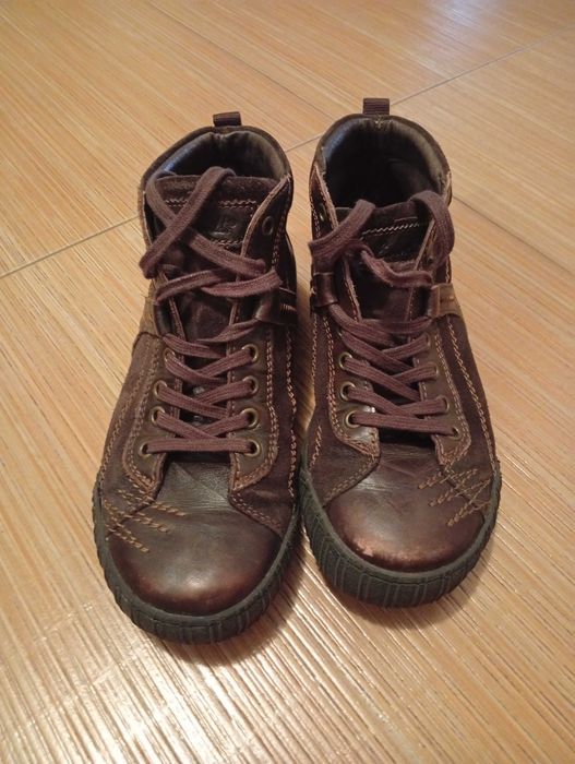 Bota/sapatilha como novos