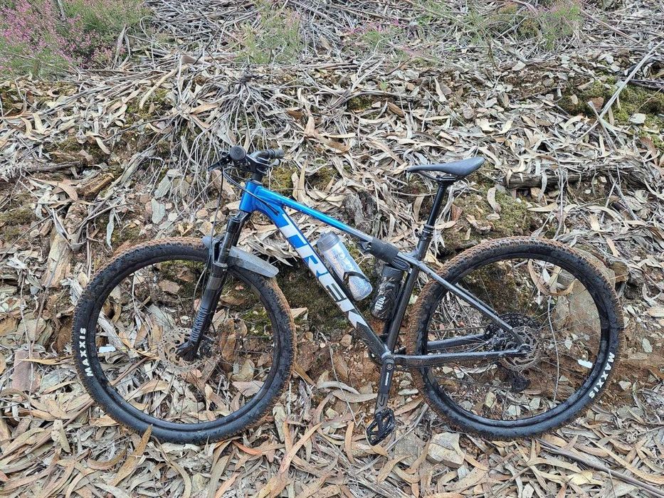 Bicicleta Trek Marlin 8 - com PNW e espigão telescopio