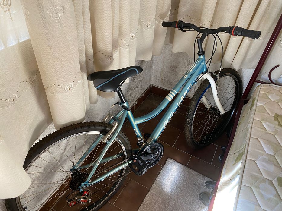 Bicicleta como nova com várias velocidades