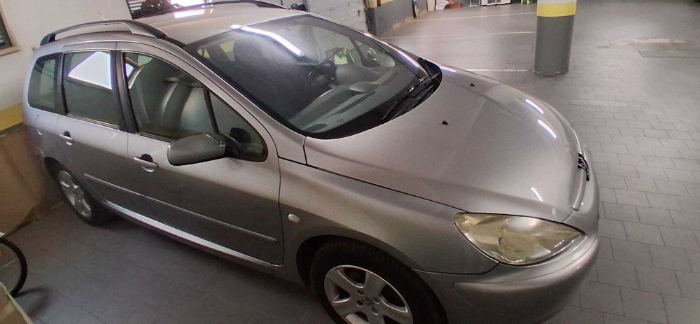 Vendo carrinha Peugeot 1.6 HdI com 215000km
