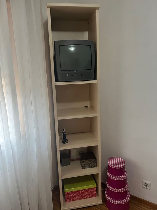 Cama solteiro com estante