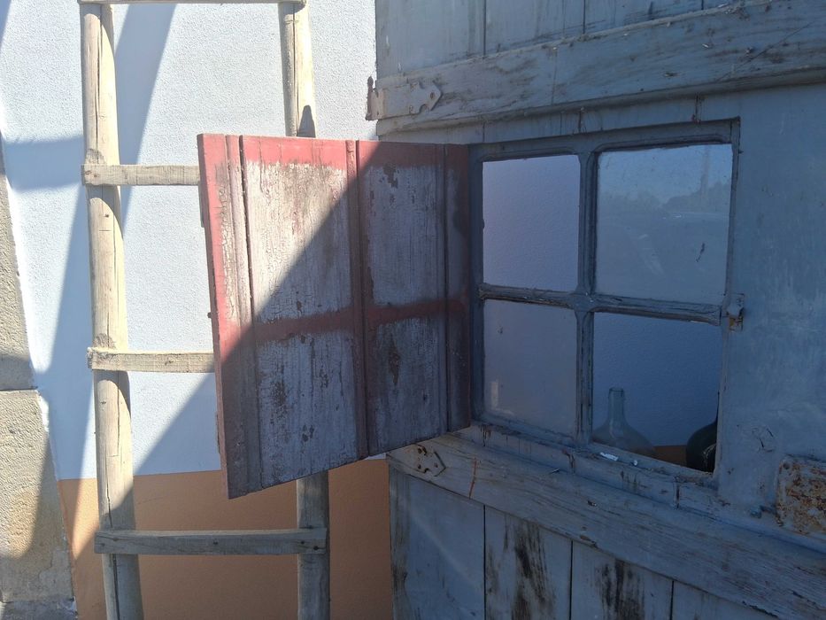 Portas de madeira antigas zona oeste