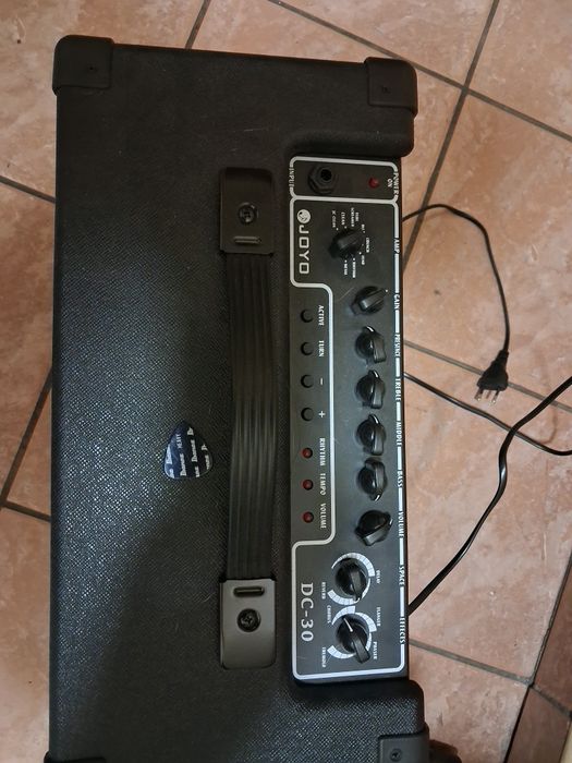 Gitara elektryczna -chińska kopia fendera stratocastera.