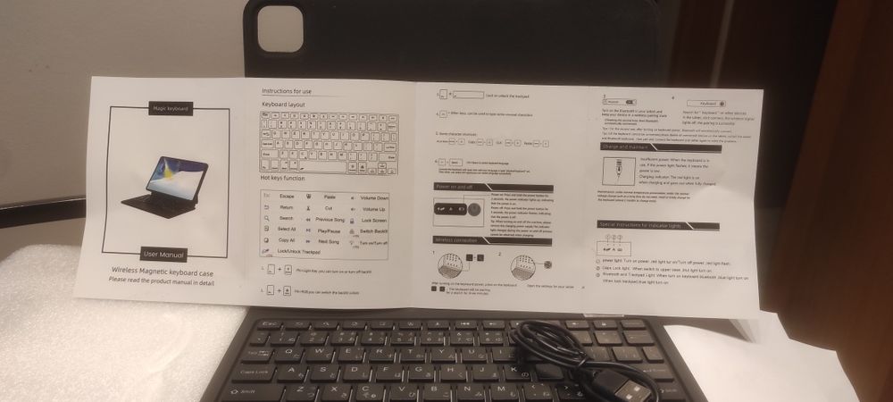 Capa de tablet com teclado