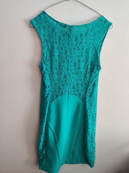 Vestido com detalhes em renda