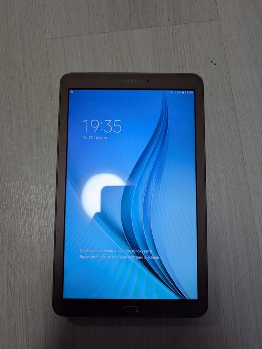 Samsung Galaxy Tab E SM-T561