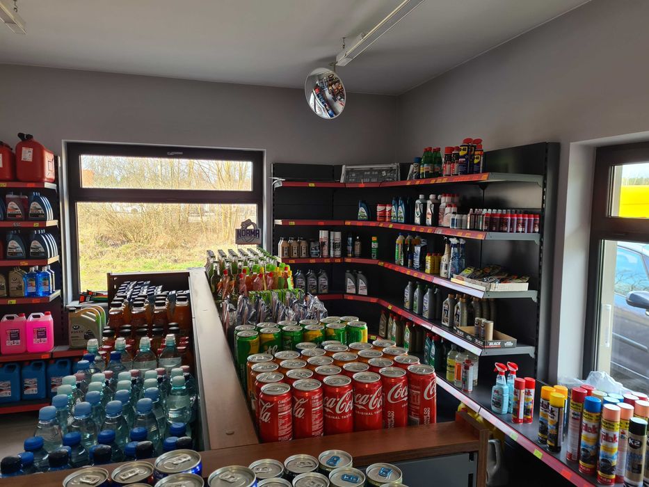 Stacja paliw z Paczkomatem i wypożyczalnią przyczep