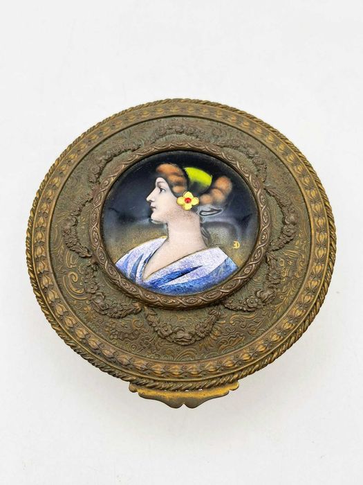 Caixa em Metal forrada a Veludo