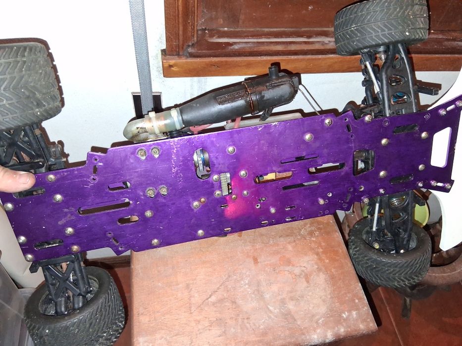 Carro telecomandado a gasolina