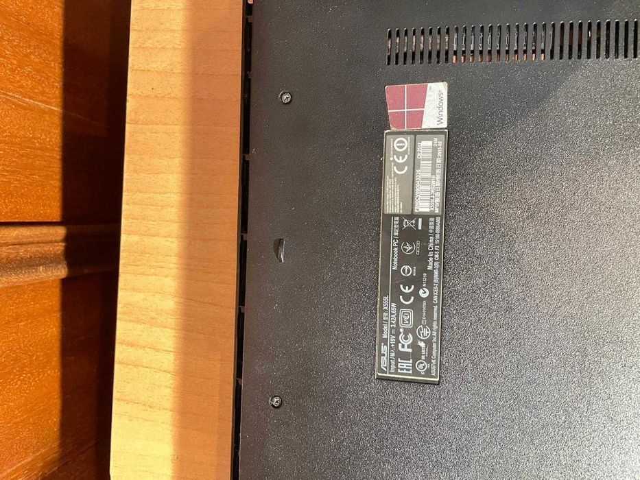 Computador Asus "X555L" a funcionar