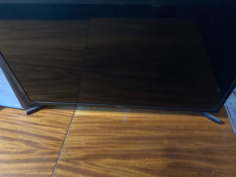 Telewizor Samsung Smart 32 cale uszkodzona matryca  UE32T4302AK