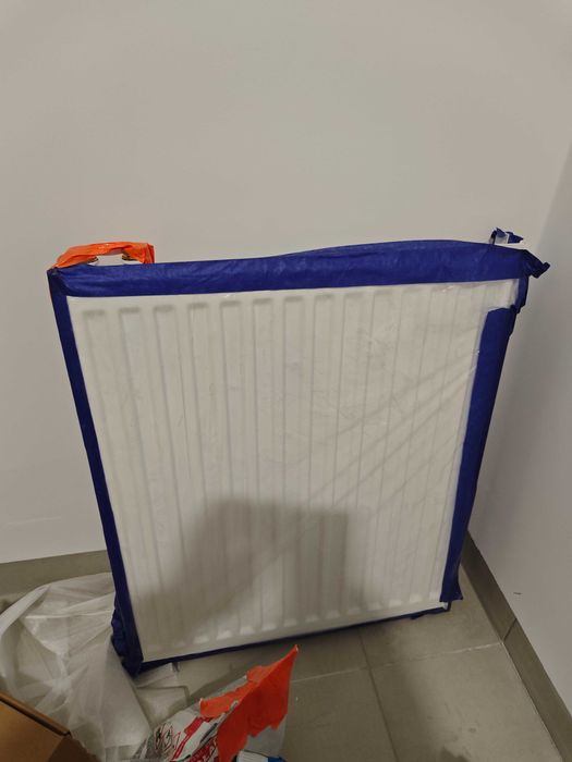 Grzejnik 50x60 cm z głowicą termostatyczną