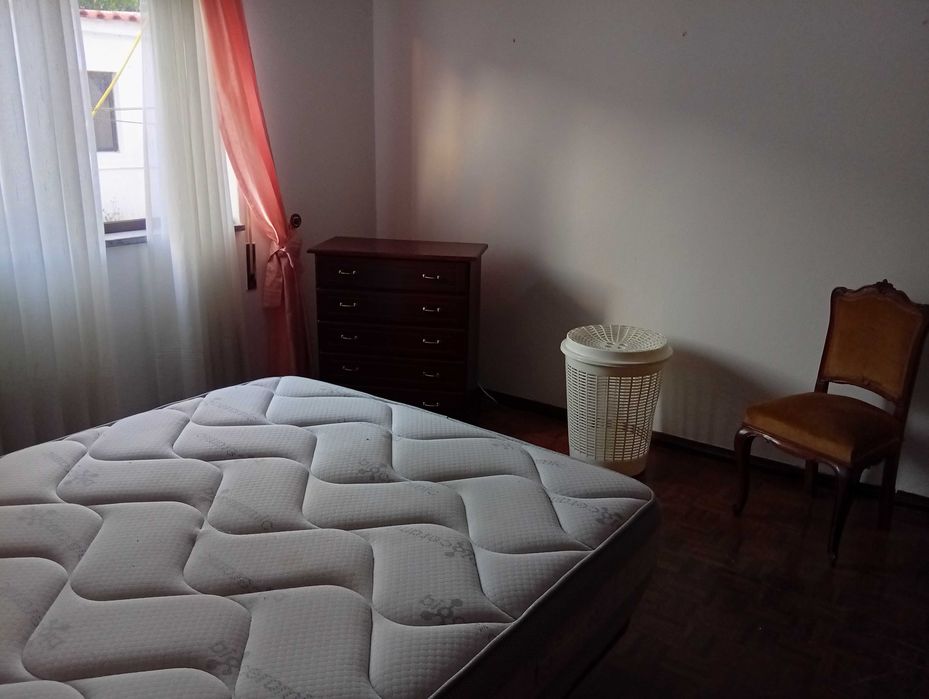 Alugo quarto em èvora