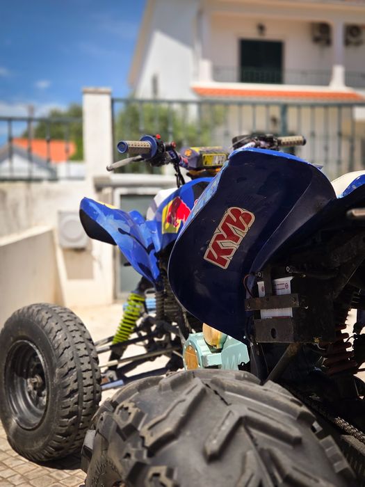 Moto 4 250cc matrículada em bom estado