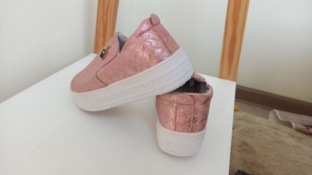 Мокасіни на танкетці, сліпони, кеди на високій підошві 20  см