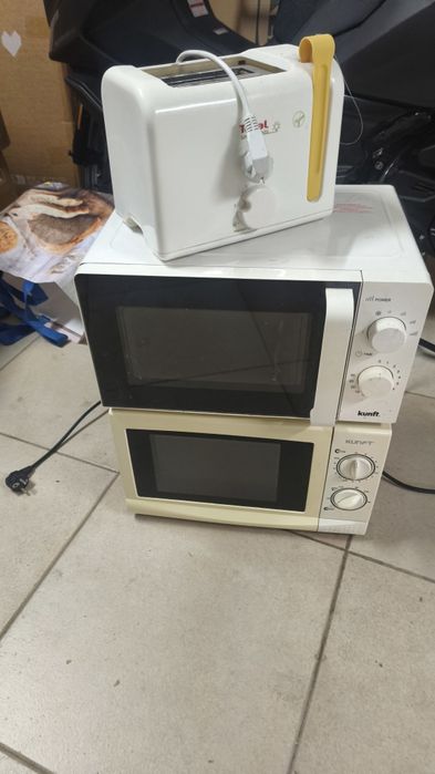 Vendo 2 microondas e uma torradeira