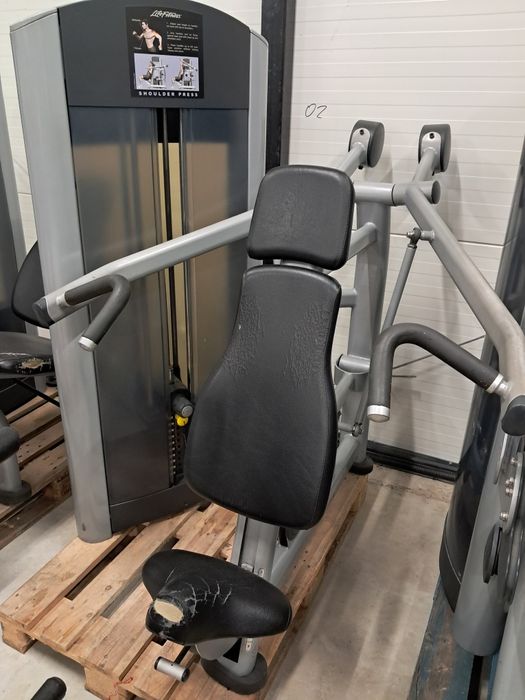 Life fitness shoulder press wyciskanie na  barki