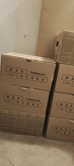 Cegła gipsowa czerwona  z czarną fugą.Turmalin 4 Maxstone