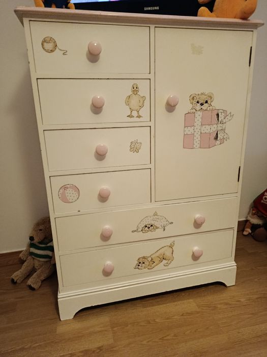 Cómoda pintada a mão