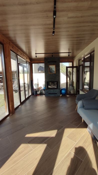 Продаж будинку в передмісті