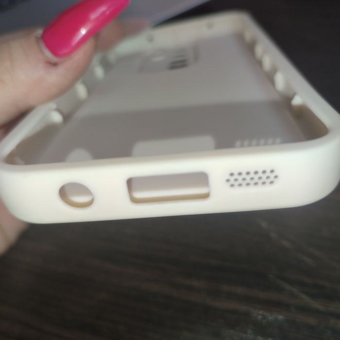 Новий чохол на Redmi Note 8 pro
дуже класний бампер
молочного кольору