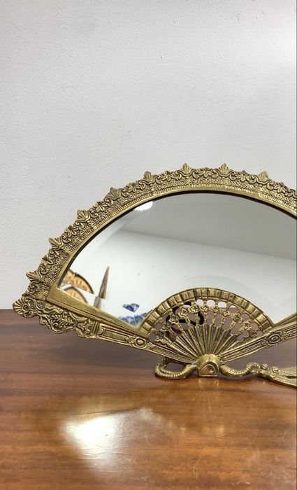 Espelho de mesa.