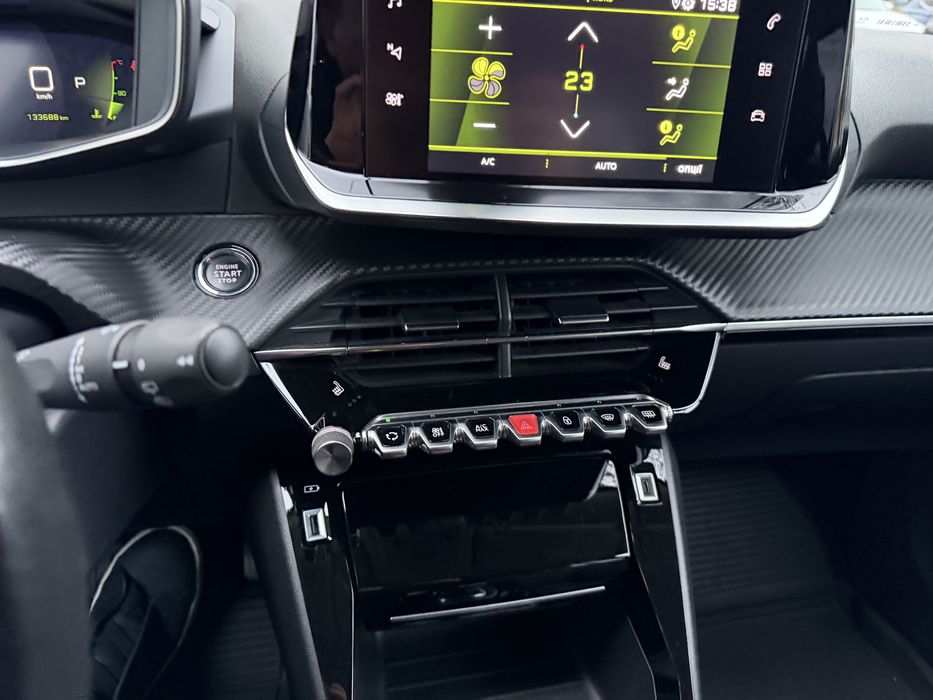 PEUGEOT 2008.               .