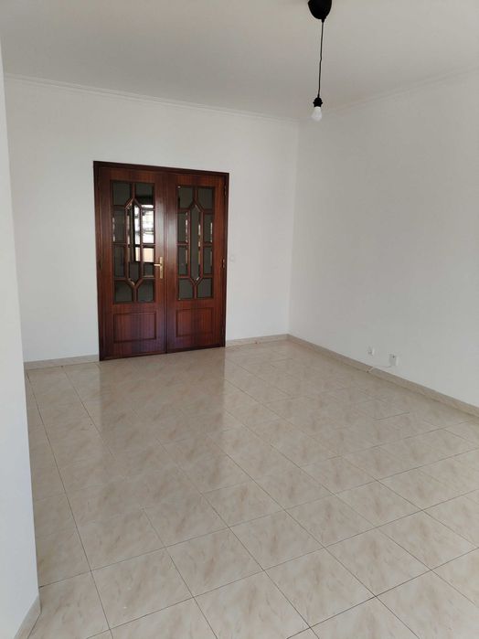 Apartamento para arrendar T2 Infantado Loures
