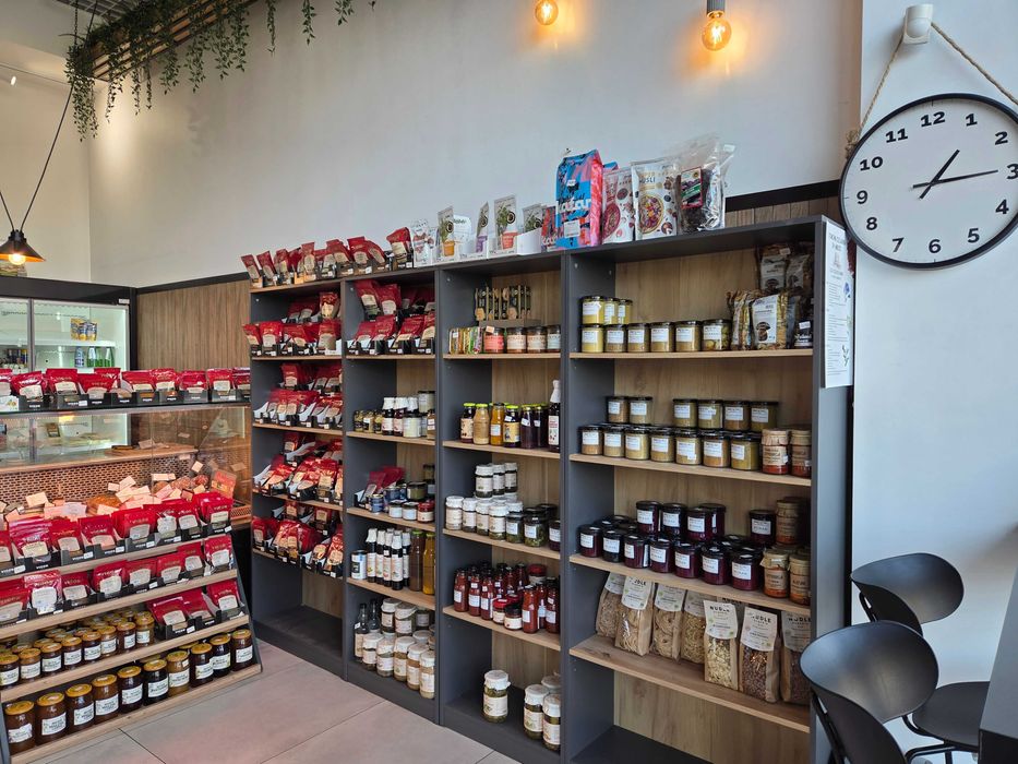 Odstąpię działający sklep z wyposażeniem