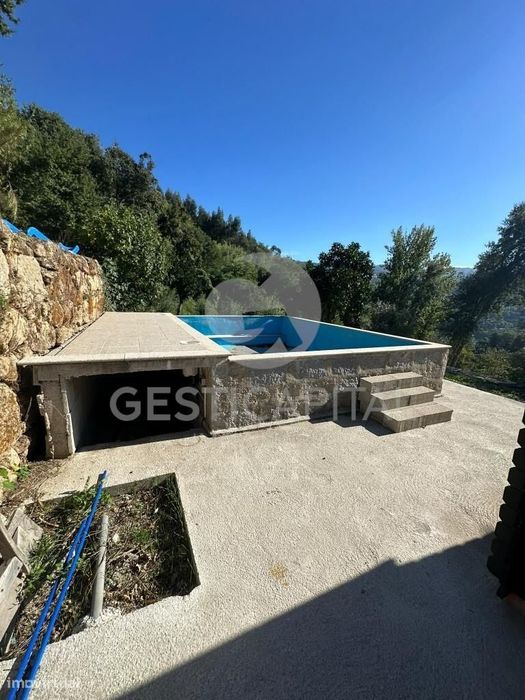 Quintinha com terreno de 4.062 m2 com vistas para o Rio Douro