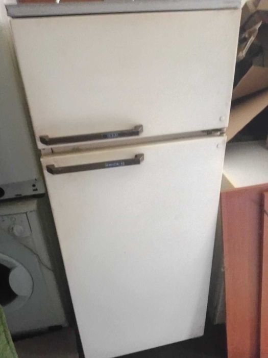 Холодильник Минск 2х камерный продам