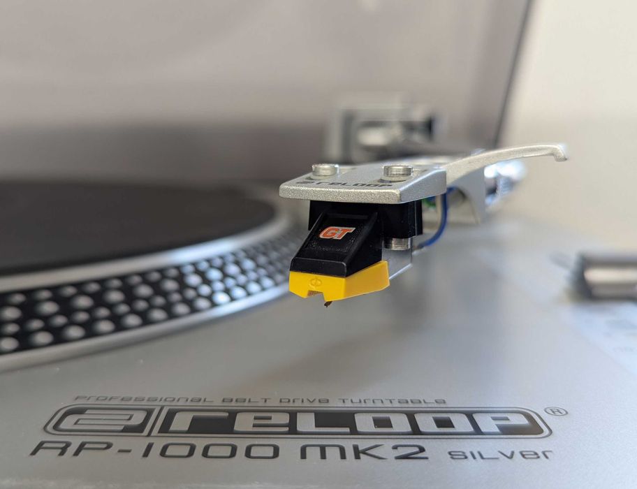 Програвач платівок Reloop RP-1000 MK2.