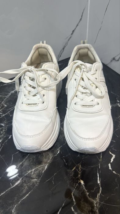 Кросівки жіночі білі