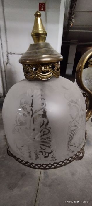 Candeeiro de tecto em latão. Em Loulé.