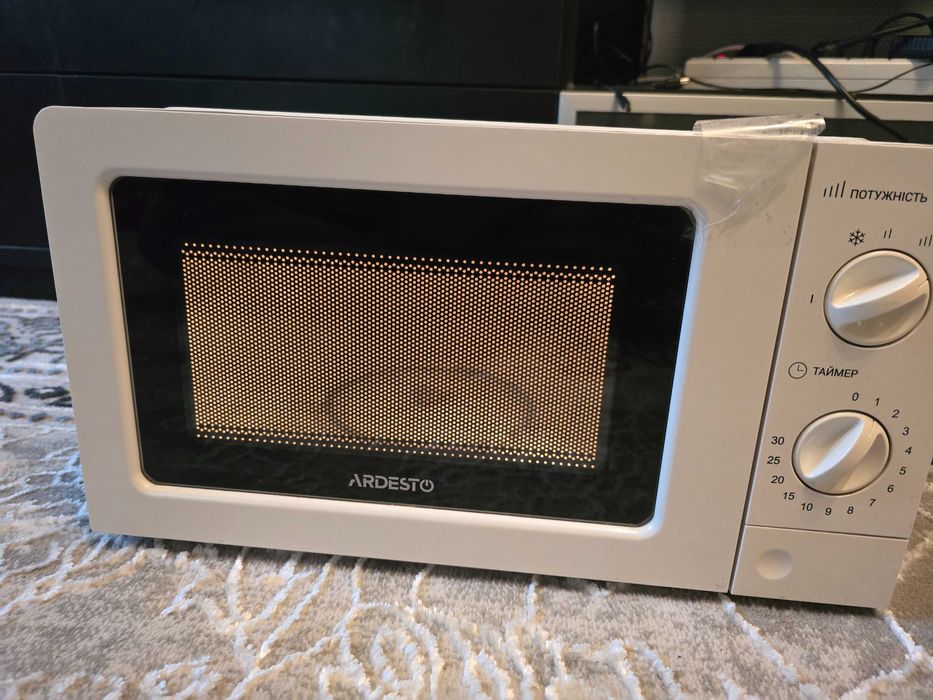 Мікрохвильова піч Ardesto GO-S723W майже як нова