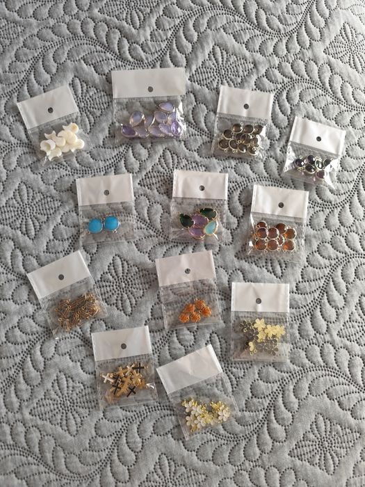 Lote grande de material para bijuteria – pendentes, miçangas