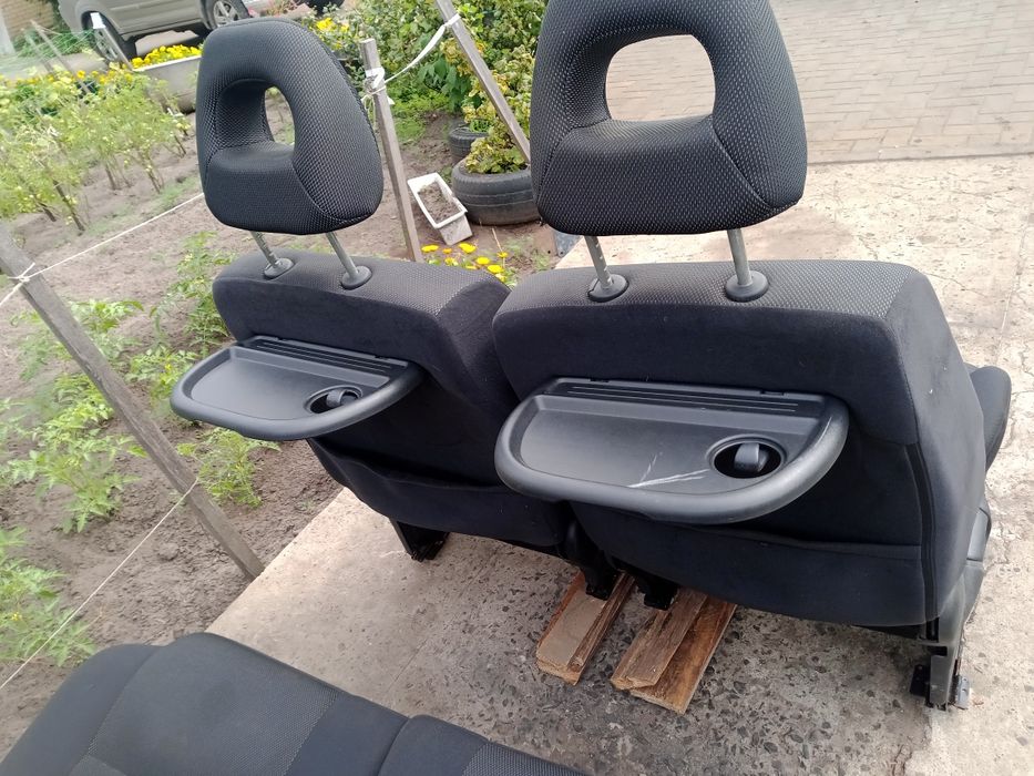 Салон чорний нісан терано 2