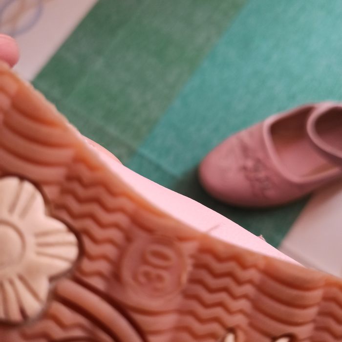 Туфельки для дівчинки