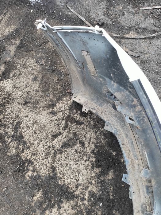 Opel Astra III H zderzak przedni biały Z474 uszkodzony